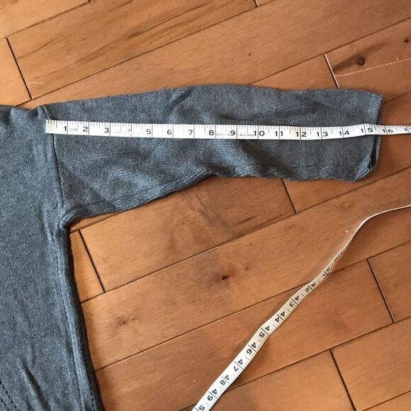 3/30$ Banana republic sweater  - Picture 7 of 7